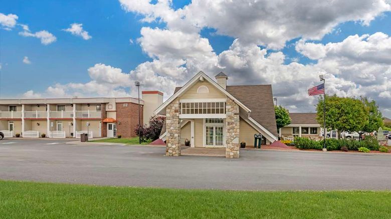 <b>Best Western Plus Plattsburgh Exterior</b>. Images powered by <a href="https://iceportal.shijigroup.com/" title="IcePortal" target="_blank">IcePortal</a>.