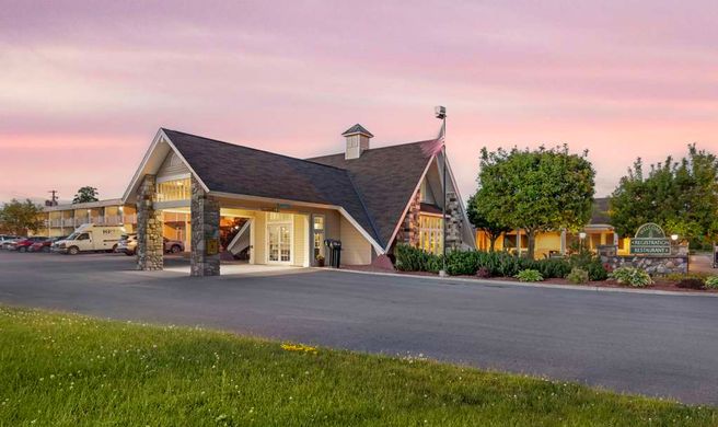 Best Western Plus Plattsburgh Exterior