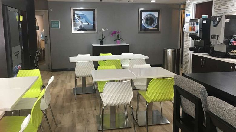 <b>Best Western JFK Airport Hotel Restaurant</b>. Images powered by <a href="https://iceportal.shijigroup.com/" title="IcePortal" target="_blank">IcePortal</a>.