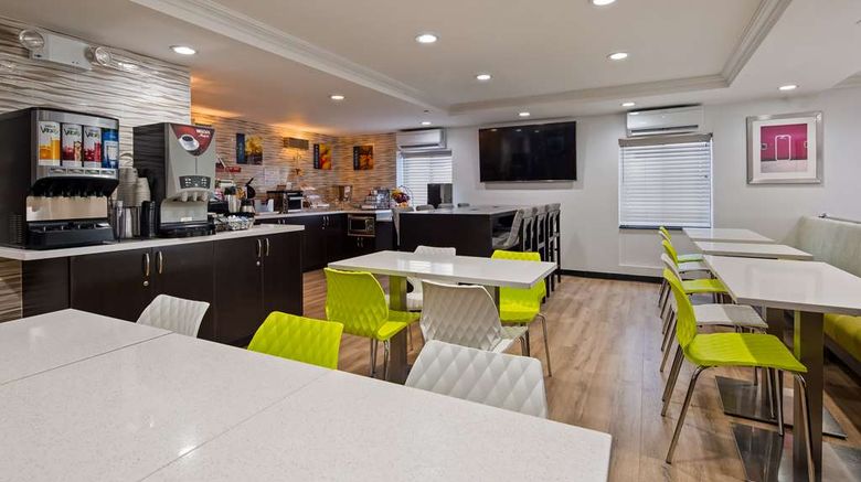 <b>Best Western JFK Airport Hotel Restaurant</b>. Images powered by <a href="https://iceportal.shijigroup.com/" title="IcePortal" target="_blank">IcePortal</a>.