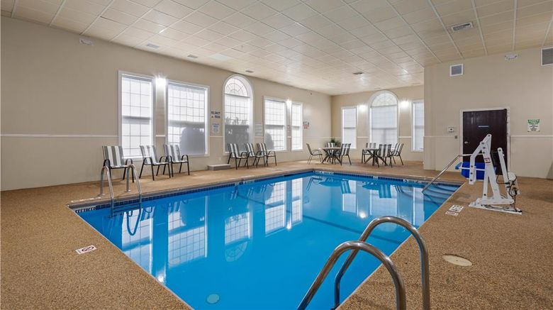 <b>Best Western Crown Inn & Suites Pool</b>. Images powered by <a href="https://iceportal.shijigroup.com/" title="IcePortal" target="_blank">IcePortal</a>.
