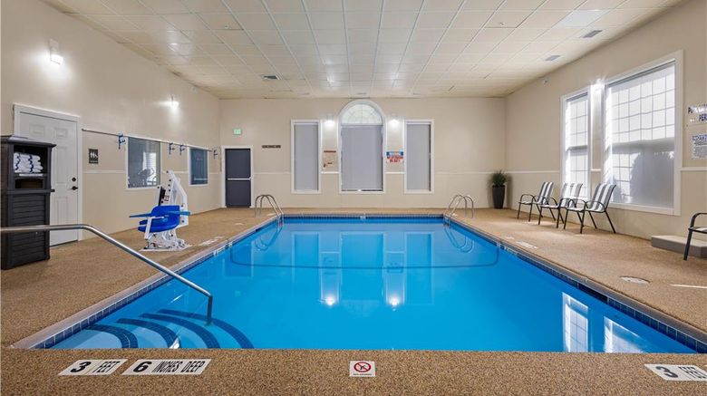 <b>Best Western Crown Inn & Suites Pool</b>. Images powered by <a href="https://iceportal.shijigroup.com/" title="IcePortal" target="_blank">IcePortal</a>.