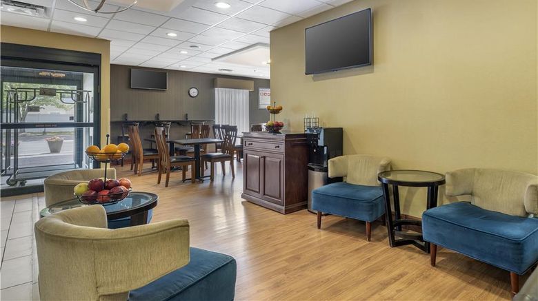 <b>Best Western Plus University Inn Lobby</b>. Images powered by <a href="https://iceportal.shijigroup.com/" title="IcePortal" target="_blank">IcePortal</a>.