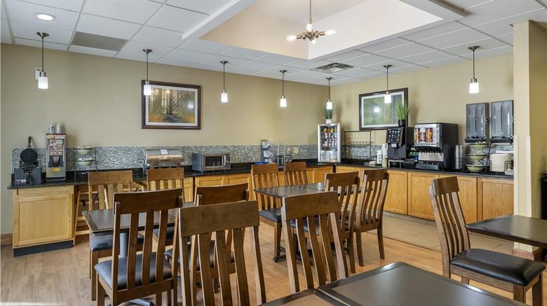 <b>Best Western Plus University Inn Restaurant</b>. Images powered by <a href="https://iceportal.shijigroup.com/" title="IcePortal" target="_blank">IcePortal</a>.