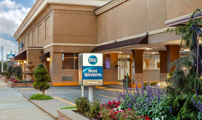 Best Western Mill River Manor Exterior