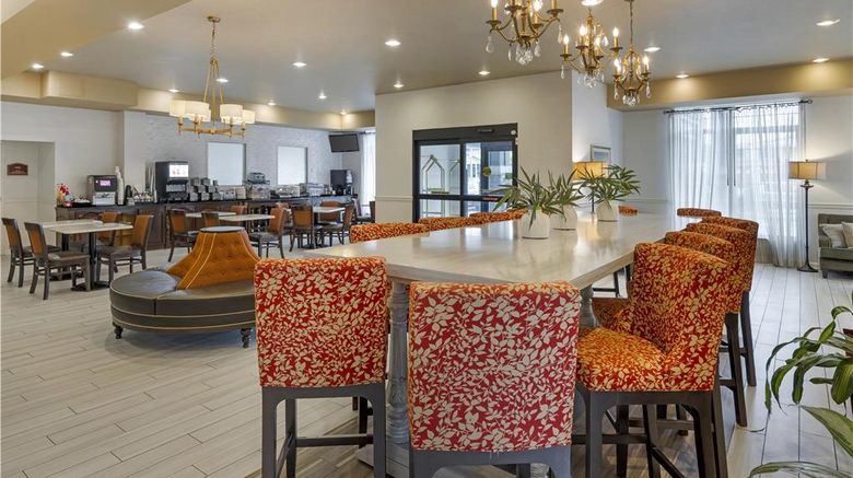 <b>Best Western Plus Vineyard Inn & Suites Lobby</b>. Images powered by <a href="https://iceportal.shijigroup.com/" title="IcePortal" target="_blank">IcePortal</a>.