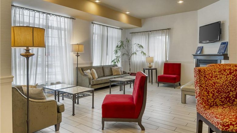 <b>Best Western Plus Vineyard Inn & Suites Lobby</b>. Images powered by <a href="https://iceportal.shijigroup.com/" title="IcePortal" target="_blank">IcePortal</a>.