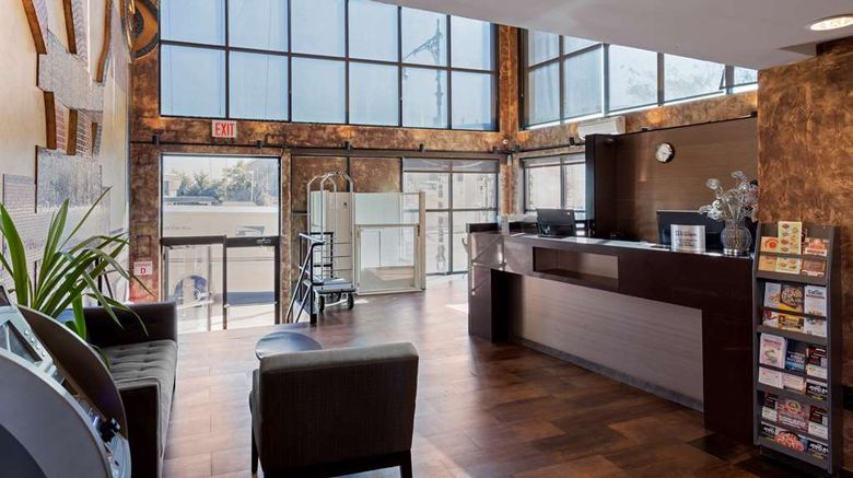<b>Best Western Plus Brooklyn Bay Hotel Lobby</b>. Images powered by <a href="https://iceportal.shijigroup.com/" title="IcePortal" target="_blank">IcePortal</a>.
