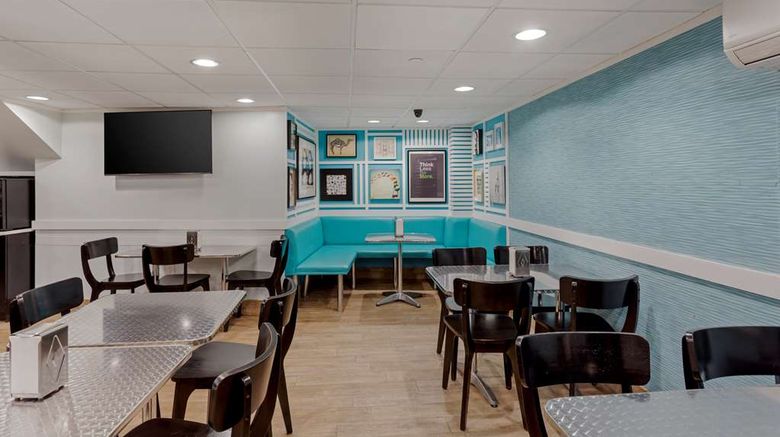 <b>Best Western Plus Brooklyn Bay Hotel Restaurant</b>. Images powered by <a href="https://iceportal.shijigroup.com/" title="IcePortal" target="_blank">IcePortal</a>.