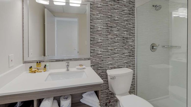 <b>Best Western Plus Brooklyn Bay Hotel Room</b>. Images powered by <a href="https://iceportal.shijigroup.com/" title="IcePortal" target="_blank">IcePortal</a>.