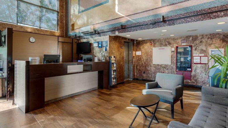 <b>Best Western Plus Brooklyn Bay Hotel Lobby</b>. Images powered by <a href="https://iceportal.shijigroup.com/" title="IcePortal" target="_blank">IcePortal</a>.