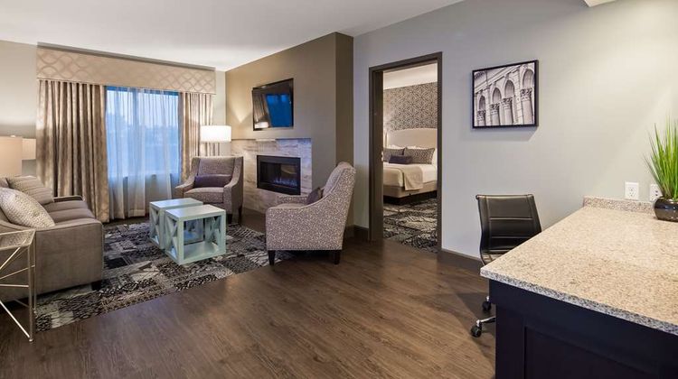 Best Western Plus Franklin Square Inn Suite