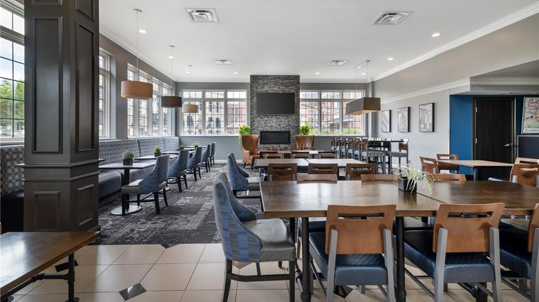 <b>Best Western Plus Franklin Square Inn Lobby</b>. Images powered by <a href="https://iceportal.shijigroup.com/" title="IcePortal" target="_blank">IcePortal</a>.