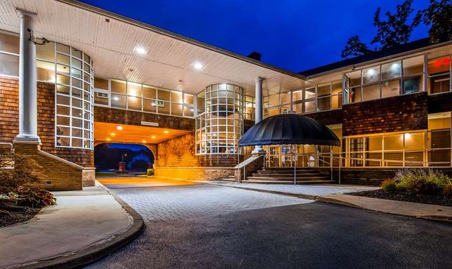 Best Western Plus The Inn Stes at Falls Exterior