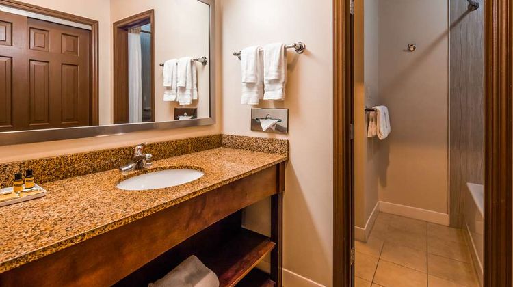Best Western Plus The Inn Stes at Falls Room