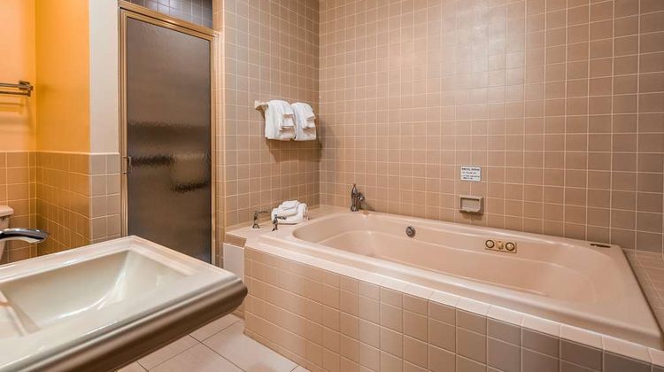 Best Western Plus The Inn Stes at Falls Room