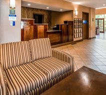 Best Western Plus The Inn Stes at Falls Lobby