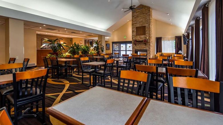 <b>Best Western Plus Galleria Inn & Suites Restaurant</b>. Images powered by <a href="https://iceportal.shijigroup.com/" title="IcePortal" target="_blank">IcePortal</a>.