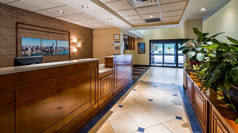 <b>Best Western Plus Galleria Inn & Suites Lobby</b>. Images powered by <a href="https://iceportal.shijigroup.com/" title="IcePortal" target="_blank">IcePortal</a>.