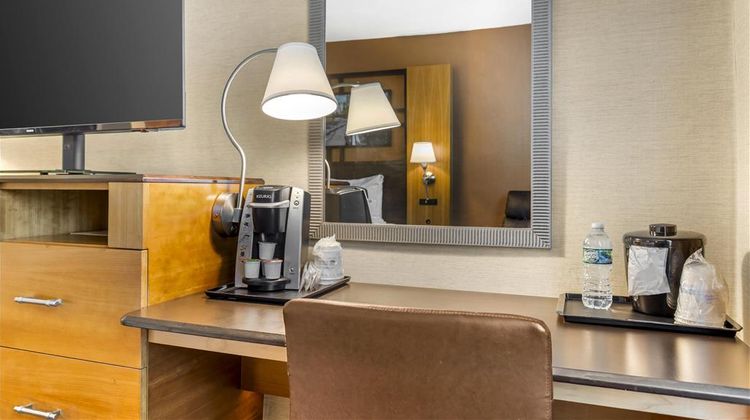 Best Western Queens Gold Coast Room