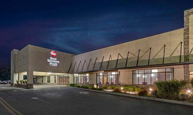 Best Western Plus Hotel Kingston Exterior