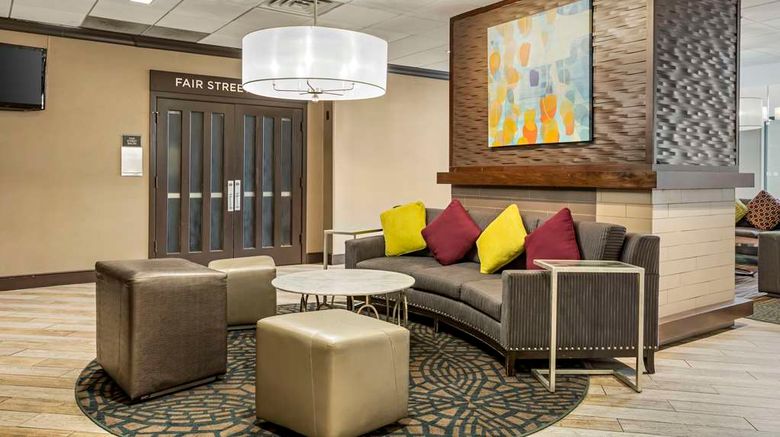 <b>Best Western Plus Hotel Kingston Lobby</b>. Images powered by <a href="https://iceportal.shijigroup.com/" title="IcePortal" target="_blank">IcePortal</a>.