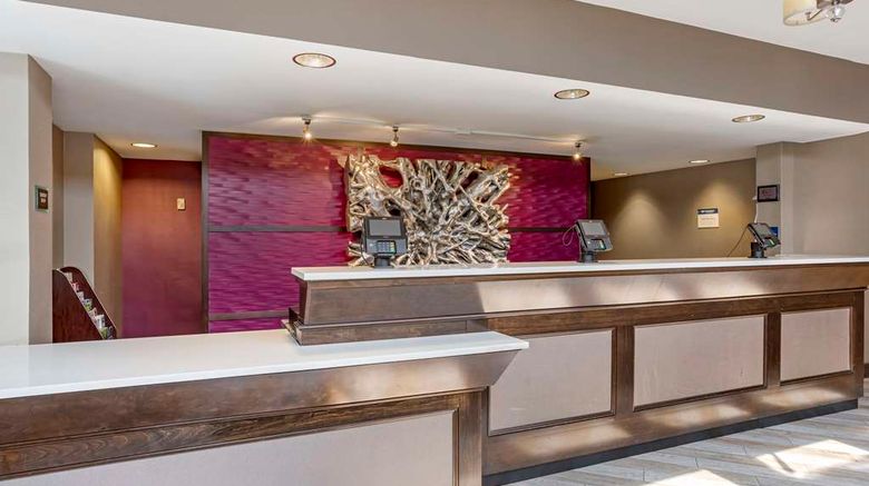 <b>Best Western Plus Hotel Kingston Lobby</b>. Images powered by <a href="https://iceportal.shijigroup.com/" title="IcePortal" target="_blank">IcePortal</a>.