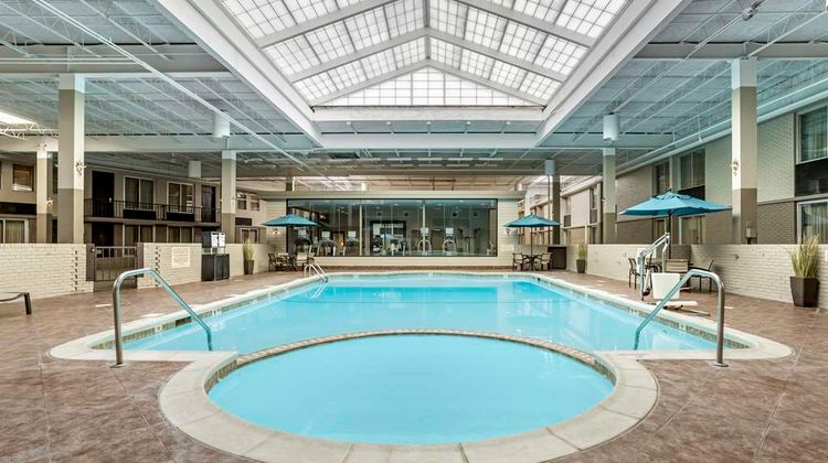 Best Western Plus Hotel Kingston Pool