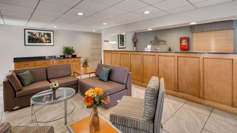 <b>Best Western of Murphy Lobby</b>. Images powered by <a href="https://iceportal.shijigroup.com/" title="IcePortal" target="_blank">IcePortal</a>.