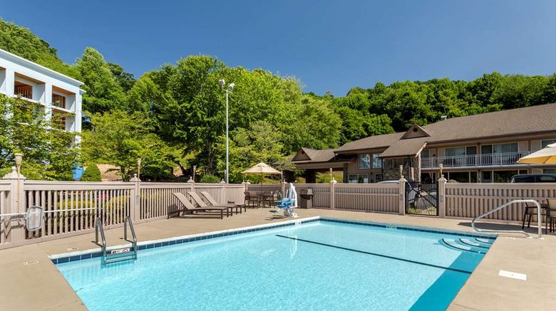 <b>Best Western Smoky Mountain Inn Pool</b>. Images powered by <a href="https://iceportal.shijigroup.com/" title="IcePortal" target="_blank">IcePortal</a>.