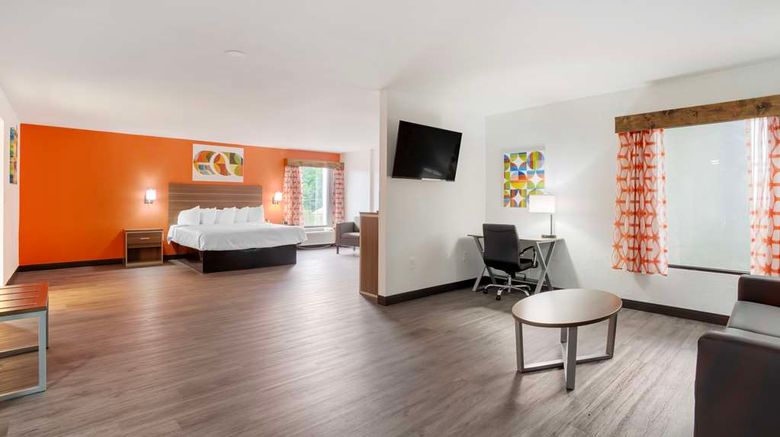 <b>Best Western Statesville Inn Suite</b>. Images powered by <a href="https://iceportal.shijigroup.com/" title="IcePortal" target="_blank">IcePortal</a>.