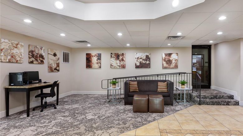 <b>Best Western Lumberton Lobby</b>. Images powered by <a href="https://iceportal.shijigroup.com/" title="IcePortal" target="_blank">IcePortal</a>.