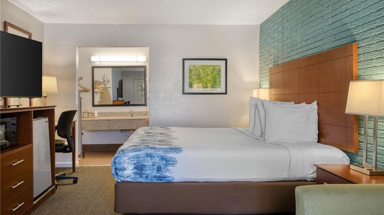 <b>Best Western Hendersonville Inn Room</b>. Images powered by <a href="https://iceportal.shijigroup.com/" title="IcePortal" target="_blank">IcePortal</a>.