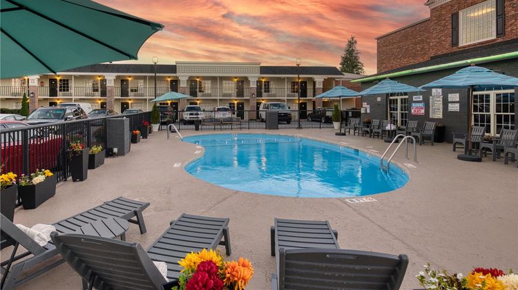 Best Western Hendersonville Inn Pool