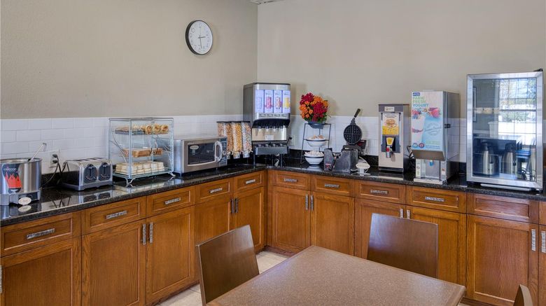 <b>Best Western Hendersonville Inn Restaurant</b>. Images powered by <a href="https://iceportal.shijigroup.com/" title="IcePortal" target="_blank">IcePortal</a>.