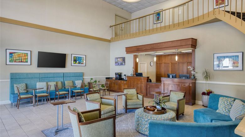 <b>Best Western Hendersonville Inn Lobby</b>. Images powered by <a href="https://iceportal.shijigroup.com/" title="IcePortal" target="_blank">IcePortal</a>.