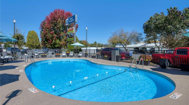 Best Western Hendersonville Inn Pool