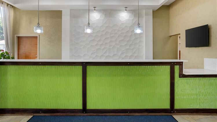 Best Western Inn & Suites - Monroe Lobby