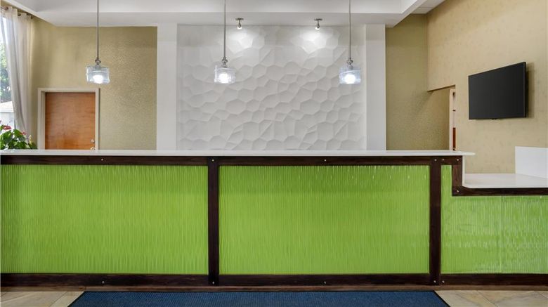 <b>Best Western Inn & Suites - Monroe Lobby</b>. Images powered by <a href="https://iceportal.shijigroup.com/" title="IcePortal" target="_blank">IcePortal</a>.