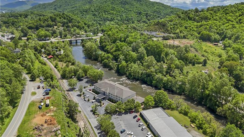Best Western Plus River Escape Inn  and  Sts Exterior. Images powered by <a href="https://iceportal.shijigroup.com" target="_blank" rel="noopener">Ice Portal</a>.