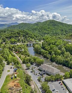 Best Western Plus River Escape Inn & Sts