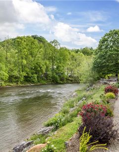 Best Western Plus River Escape Inn & Sts