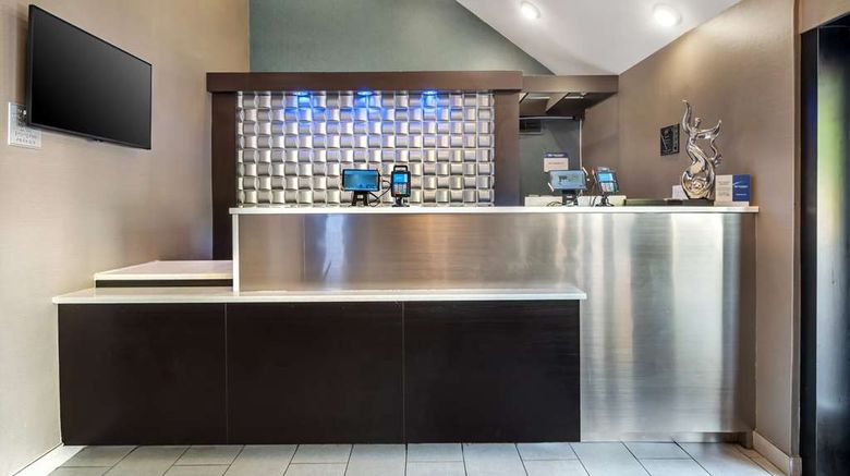 <b>Best Western Gastonia Lobby</b>. Images powered by <a href="https://iceportal.shijigroup.com/" title="IcePortal" target="_blank">IcePortal</a>.