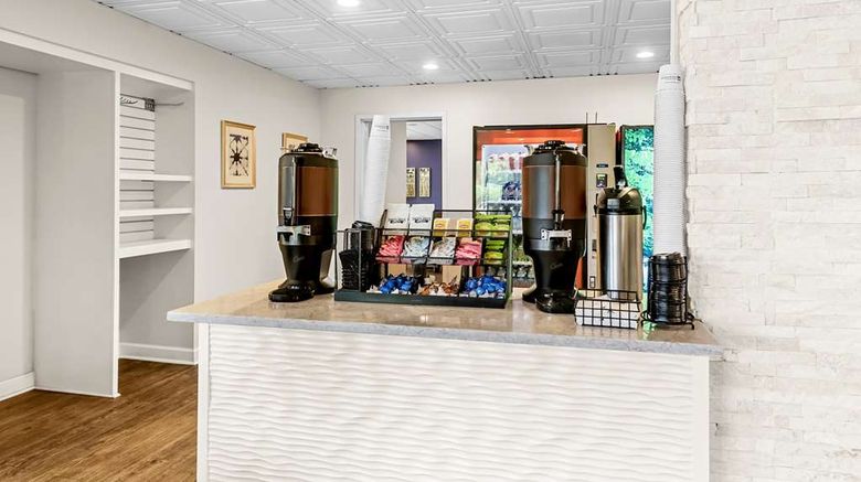 <b>SureStay Plus Southern Pines Pinehurst Restaurant</b>. Images powered by <a href="https://iceportal.shijigroup.com/" title="IcePortal" target="_blank">IcePortal</a>.