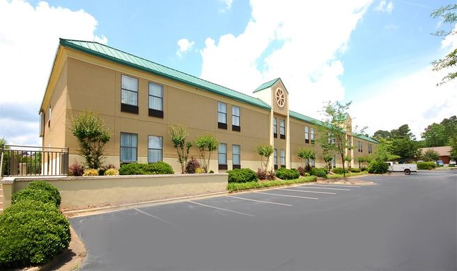 Best Western Plus Edison Inn Exterior