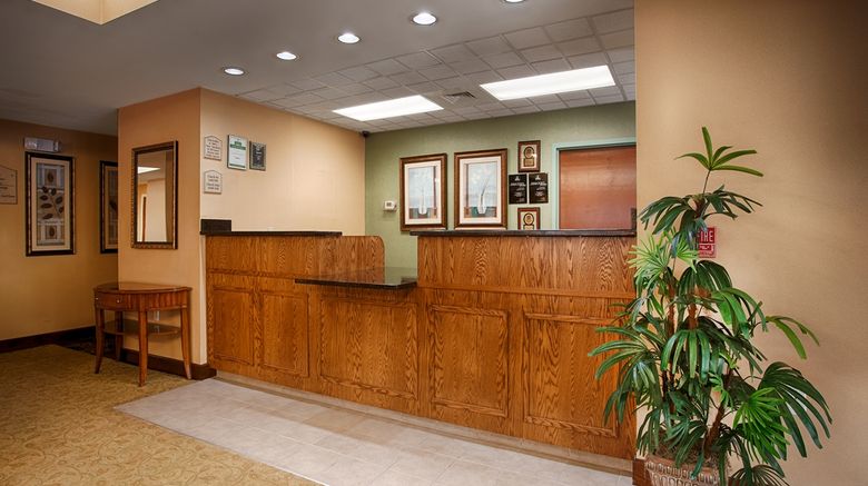 <b>Best Western Plus Edison Inn Lobby</b>. Images powered by <a href="https://iceportal.shijigroup.com/" title="IcePortal" target="_blank">IcePortal</a>.