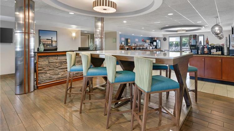 Best Western Plus Wilmington/Wrightsvill Lobby