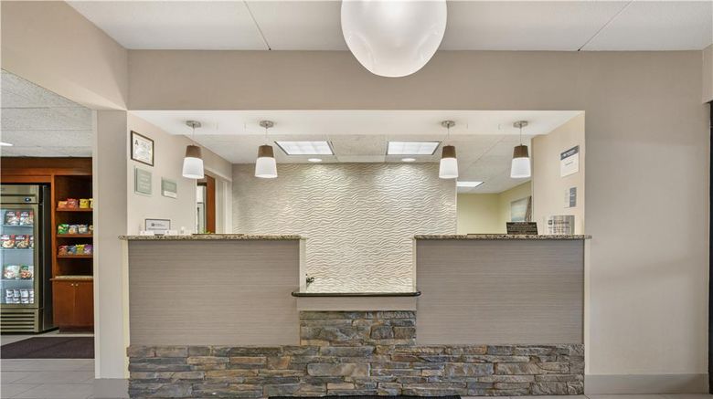 <b>Best Western Plus Wilmington/Wrightsvill Lobby</b>. Images powered by <a href="https://iceportal.shijigroup.com/" title="IcePortal" target="_blank">IcePortal</a>.