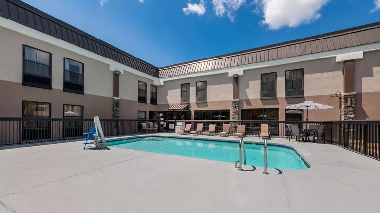 <b>Best Western Albemarle Inn Pool</b>. Images powered by <a href="https://iceportal.shijigroup.com/" title="IcePortal" target="_blank">IcePortal</a>.