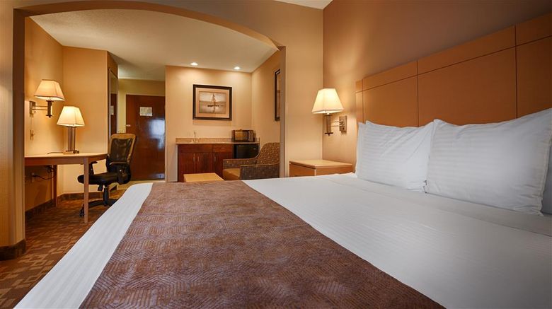 <b>SureStay Plus Hotel By BW Roanoke Rapids Suite</b>. Images powered by <a href="https://iceportal.shijigroup.com/" title="IcePortal" target="_blank">IcePortal</a>.